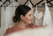 Styl romantyczny w modzie – co powinna wiedzieć właścicielka butiku 386-styl-romantyczny-w-modzie-co-powinna-wiedziec-wlascicielka-b.webp