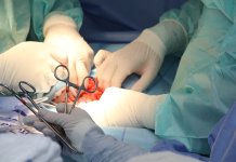 Wyposażenie sali operacyjnej a zabiegi u pacjentów o nietypowej budowie ciała – dlaczego standardowe rozwiązania nie zawsze wystarczają? wyposażenie sali operacyjnej 3.jpg